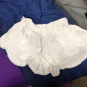 White flowy shorts 🌻